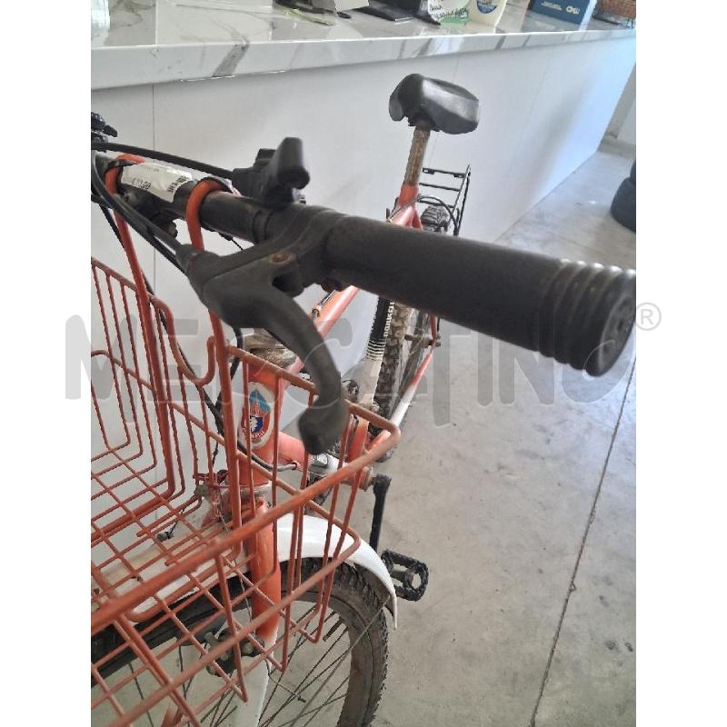 BICICLETTA DONISELLI BIANCA ROSSA CON CESTINO | Mercatino dell'Usato San giorgio del sannio 3
