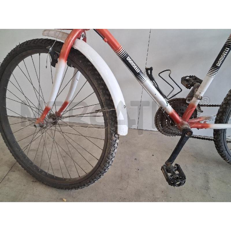 BICICLETTA DONISELLI BIANCA ROSSA CON CESTINO | Mercatino dell'Usato San giorgio del sannio 4