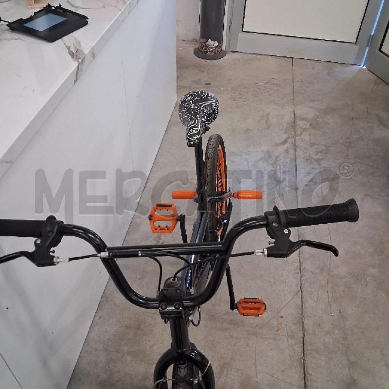 BICICLETTA UOMO NERA SUPPORTI FERRO ARANCIO  | Mercatino dell'Usato San giorgio del sannio 2