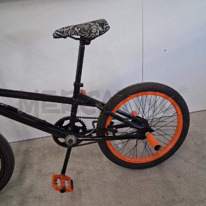 BICICLETTA UOMO NERA SUPPORTI FERRO ARANCIO  | Mercatino dell'Usato San giorgio del sannio 3