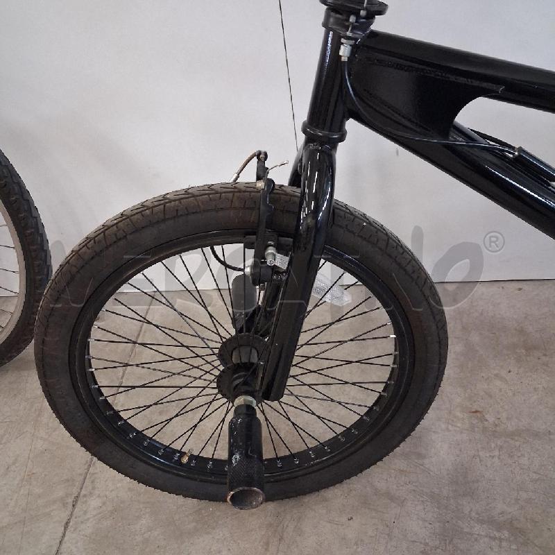 BICICLETTA UOMO NERA SUPPORTI FERRO ARANCIO  | Mercatino dell'Usato San giorgio del sannio 4