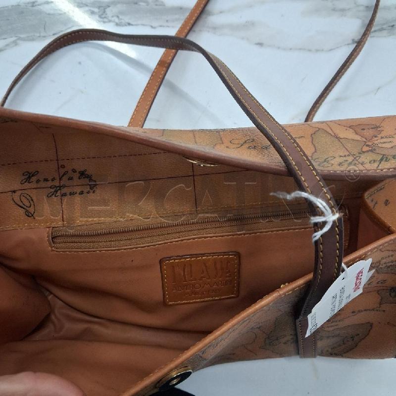 BORSA DONNA ALVIERO MARTINI POCHETTE FANTASIA MAPPA MANICO DIFETTO | Mercatino dell'Usato San giorgio del sannio 3