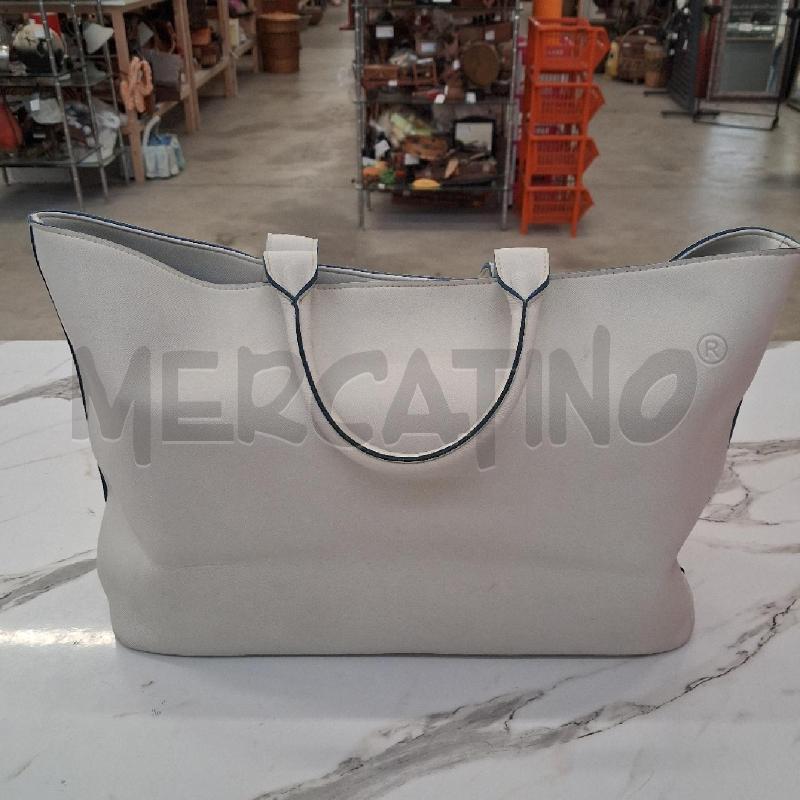 BORSA DONNA BIANCA SIMILPELLE LOGO METALLICO INTERNO BLU  | Mercatino dell'Usato San giorgio del sannio 5
