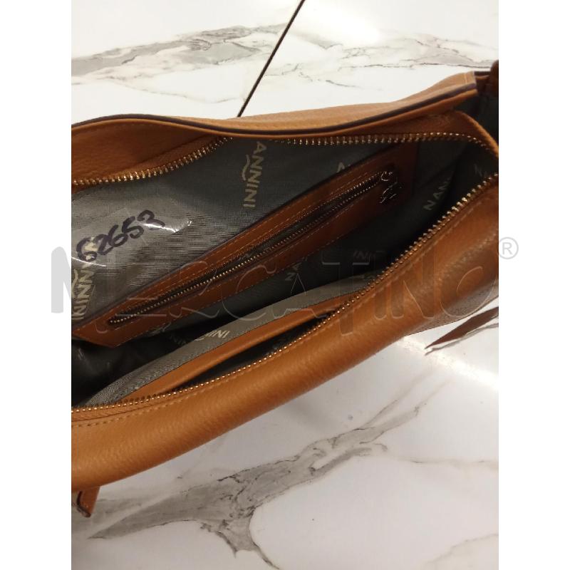 BORSA DONNA MARRONE OVALE CON TRACOLLA NANNINI  | Mercatino dell'Usato San giorgio del sannio 4