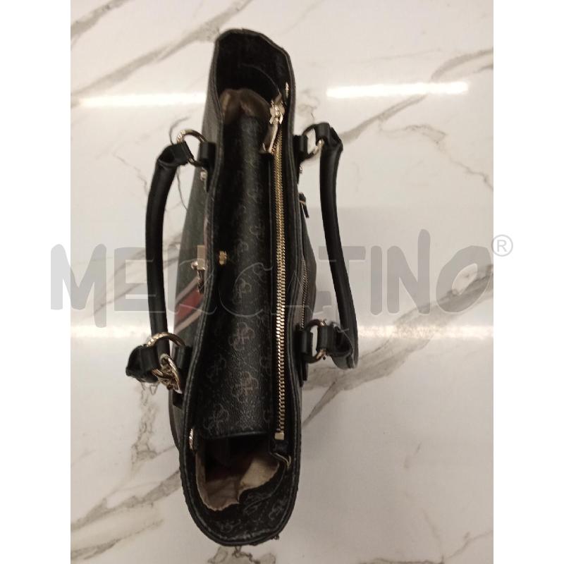 BORSA DONNA NERA LOGHI GUESS RIGA CENTRALE ROSSA ROSA  | Mercatino dell'Usato San giorgio del sannio 3