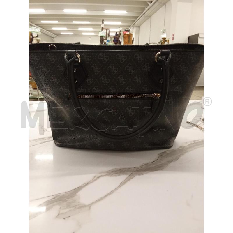 BORSA DONNA NERA LOGHI GUESS RIGA CENTRALE ROSSA ROSA  | Mercatino dell'Usato San giorgio del sannio 4