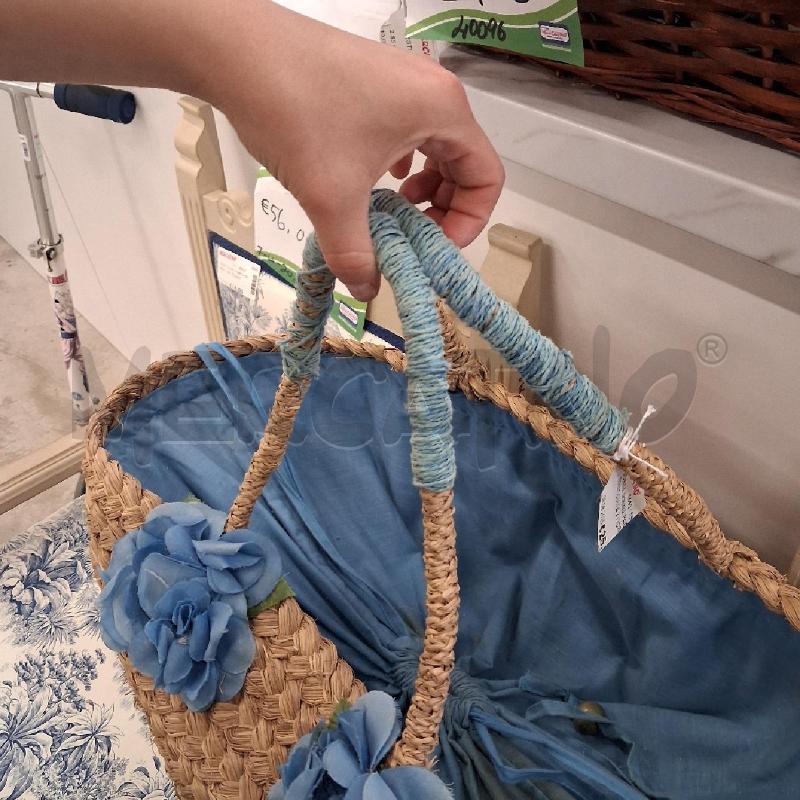 BORSA DONNA PAGLIA INTRECCIATA 2 FIORI BLU  | Mercatino dell'Usato San giorgio del sannio 2