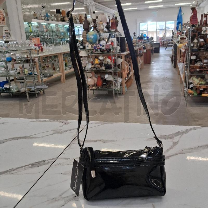 BORSA DONNA PICCOLA  NERA LUCIDA A SPALLA  | Mercatino dell'Usato San giorgio del sannio 2