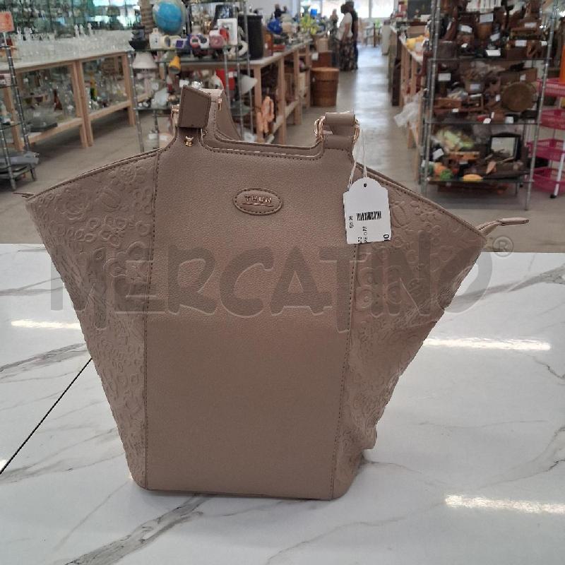 BORSA DONNA TAUPE GRIGIA THUN SPALLA INS RILIEVO | Mercatino dell'Usato San giorgio del sannio 1