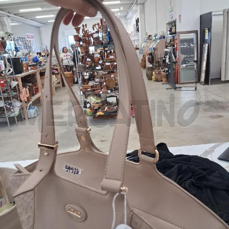 BORSA DONNA TAUPE GRIGIA THUN SPALLA INS RILIEVO | Mercatino dell'Usato San giorgio del sannio 2