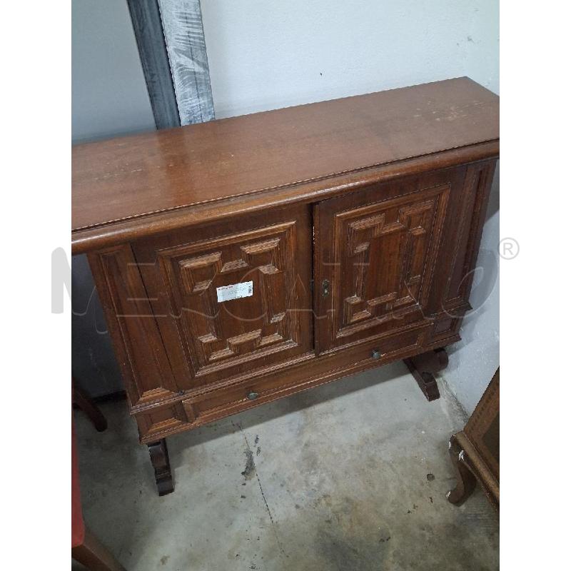 CAPPELLIERA LEGNO LAVORATA CON MOBILE  | Mercatino dell'Usato San giorgio del sannio 1