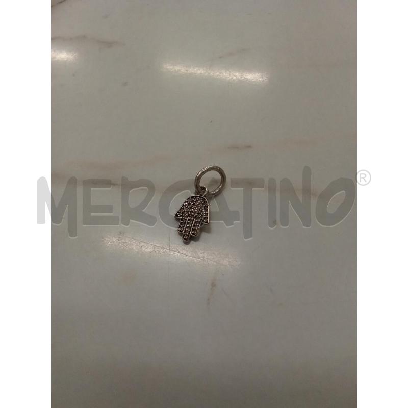 CIONDOLO PANDORA MANO PORTAFORTUNA ARGENTATA | Mercatino dell'Usato San giorgio del sannio 1