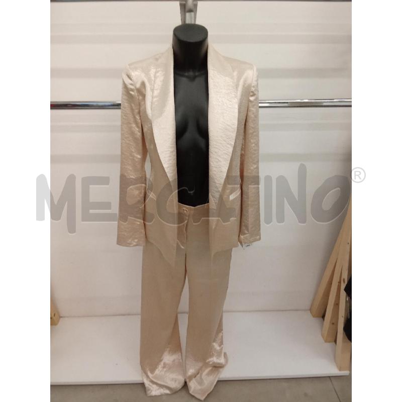 COMPLETO DONNA BEIGE CHAMPAGNE LAMINATO GIACCA PANTALONE GEORGIA AND JHONS | Mercatino dell'Usato San giorgio del sannio 1