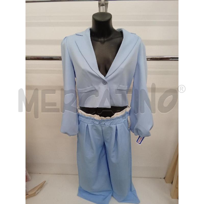 COMPLETO DONNA GIACCA PANTALONE CELESTE SIMIL RASO CON ETICHETTA STRASS  | Mercatino dell'Usato San giorgio del sannio 1