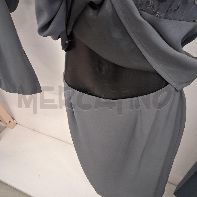 COMPLETO DONNA GRIGIO SCURO GIACCA TOP GONNA RICAMI  | Mercatino dell'Usato San giorgio del sannio 4