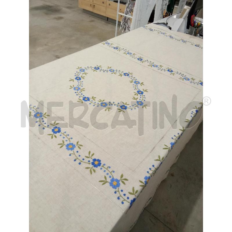 COPRI LETTO MATRIMONIALE MISTO LINO CON RICAMI FIORI AZZURRI A MANO  | Mercatino dell'Usato San giorgio del sannio 1