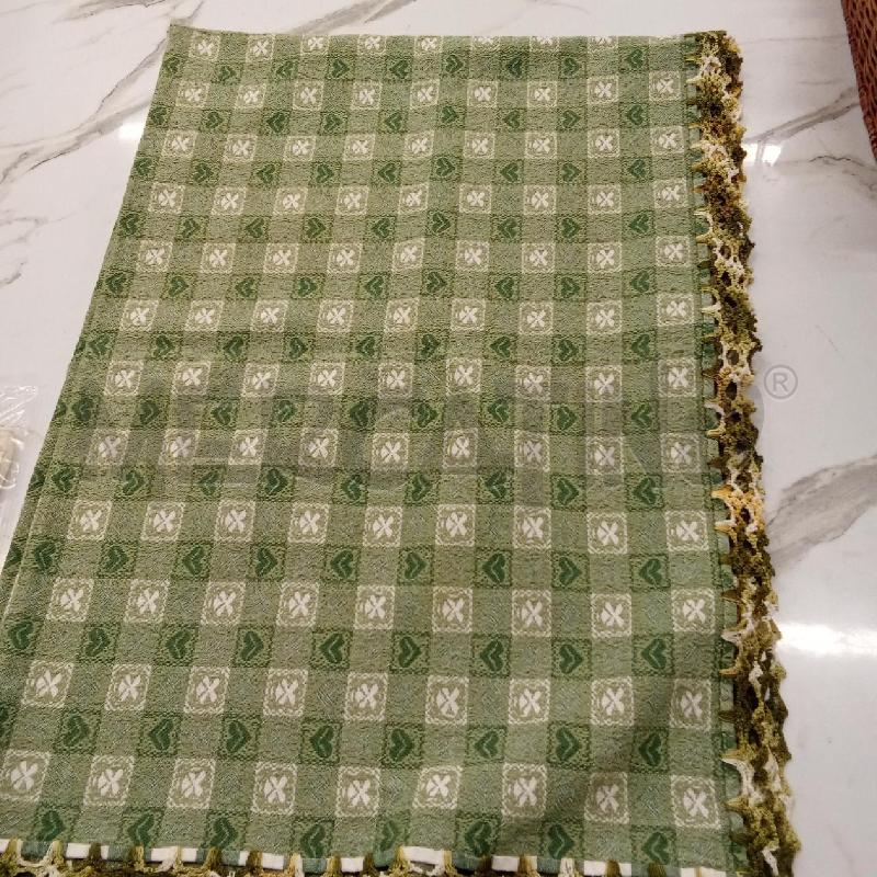 COPRI TAVOLA VERDE QUADRETTI CUORI UNCINETTO  | Mercatino dell'Usato San giorgio del sannio 1