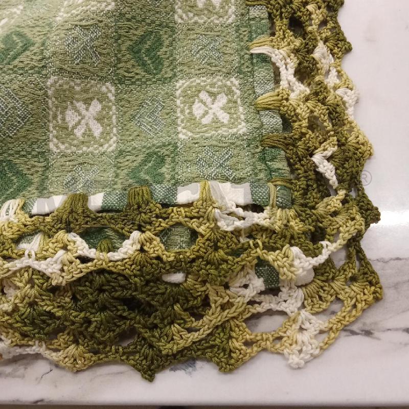 COPRI TAVOLA VERDE QUADRETTI CUORI UNCINETTO  | Mercatino dell'Usato San giorgio del sannio 3