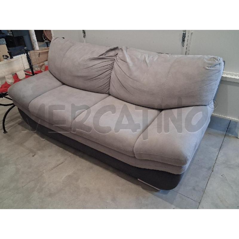 DIVANO 3 POSTI GRIGIO CHIARO SCURO  | Mercatino dell'Usato San giorgio del sannio 1