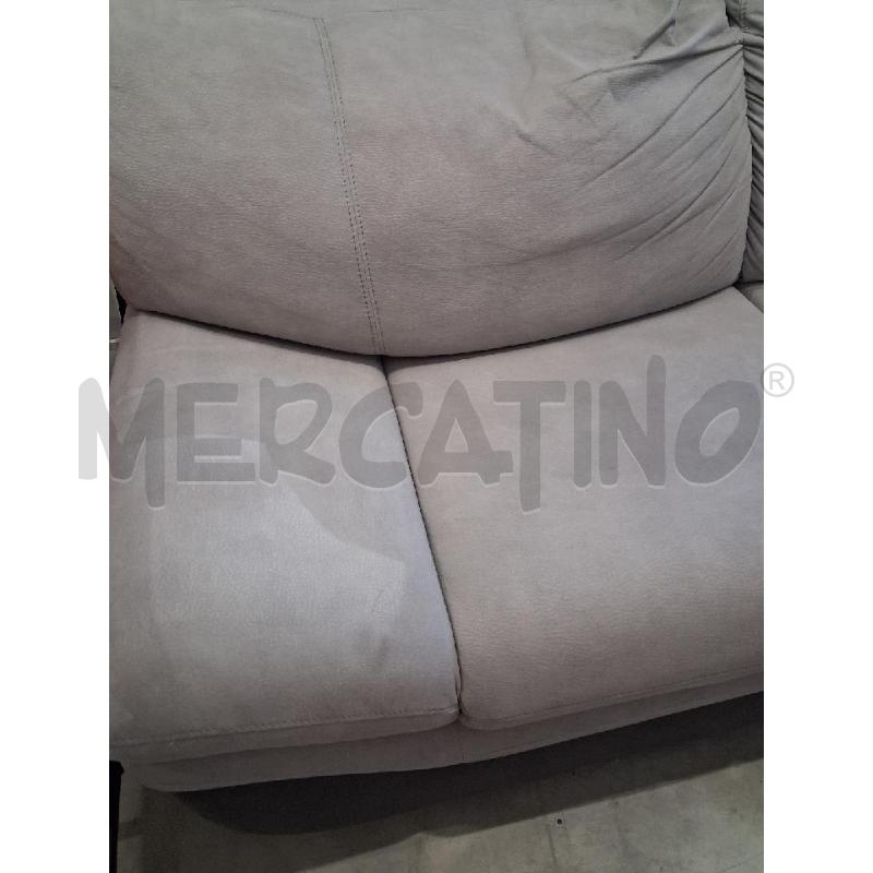 DIVANO 3 POSTI GRIGIO CHIARO SCURO  | Mercatino dell'Usato San giorgio del sannio 4