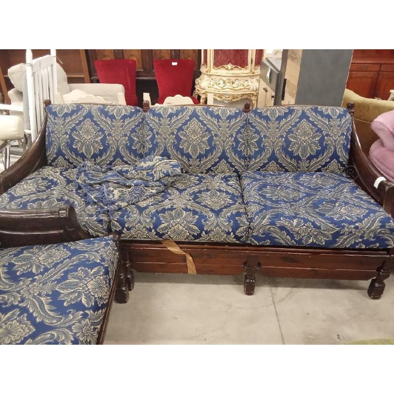 DIVANO LETTO LEGNO CUSCINI BLU + POLTRONE  | Mercatino dell'Usato San giorgio del sannio 1