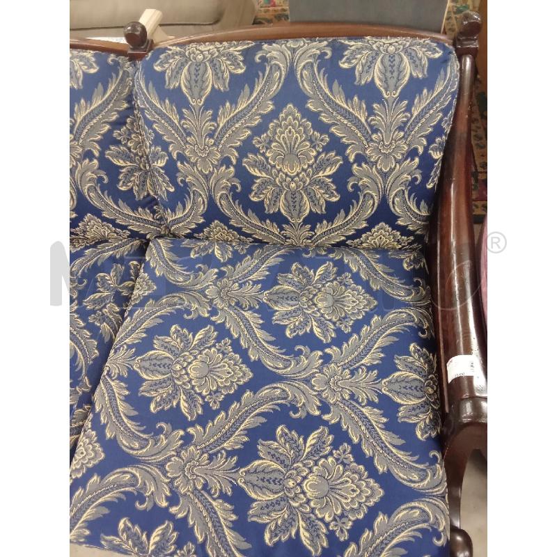 DIVANO LETTO LEGNO CUSCINI BLU + POLTRONE  | Mercatino dell'Usato San giorgio del sannio 3