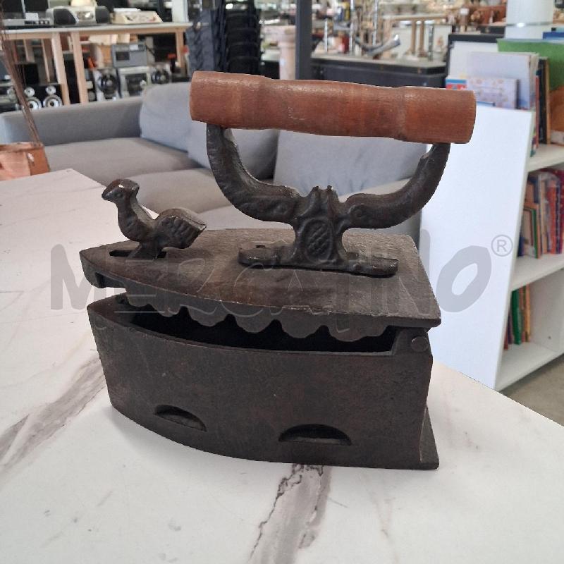 FERRO DA STIRO CON CARBONI MANICO LEGNO  | Mercatino dell'Usato San giorgio del sannio 1