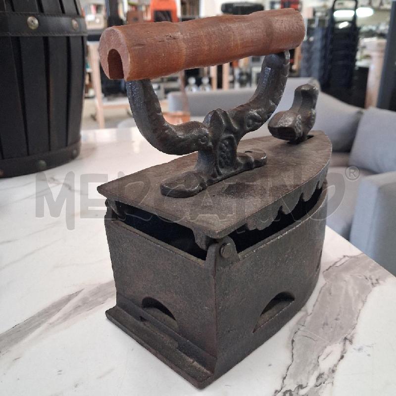 FERRO DA STIRO CON CARBONI MANICO LEGNO  | Mercatino dell'Usato San giorgio del sannio 2
