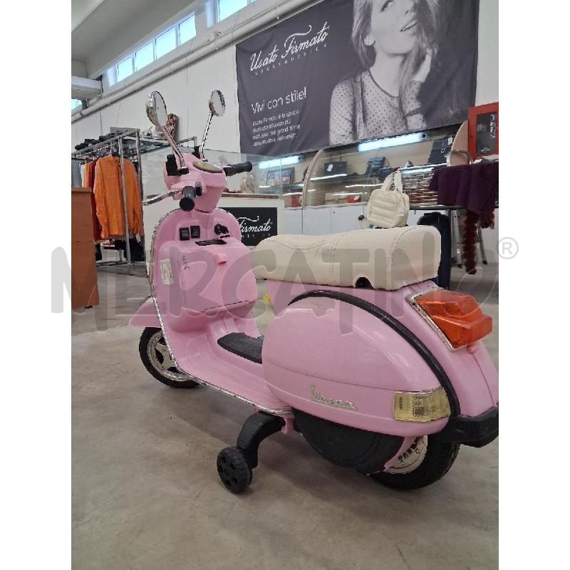 GIOCO VESPA ELETTRICA ROSA SEDIOLINO BIANCO CARICATORE MANCANTE | Mercatino dell'Usato San giorgio del sannio 4