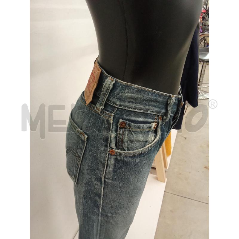 JEANS DONNA LAVAGGIO MEDIO CON PIEGONE CAVIGLIE FLARE SLAVATO LEVIS  501 BOTTONI  | Mercatino dell'Usato San giorgio del sannio 4