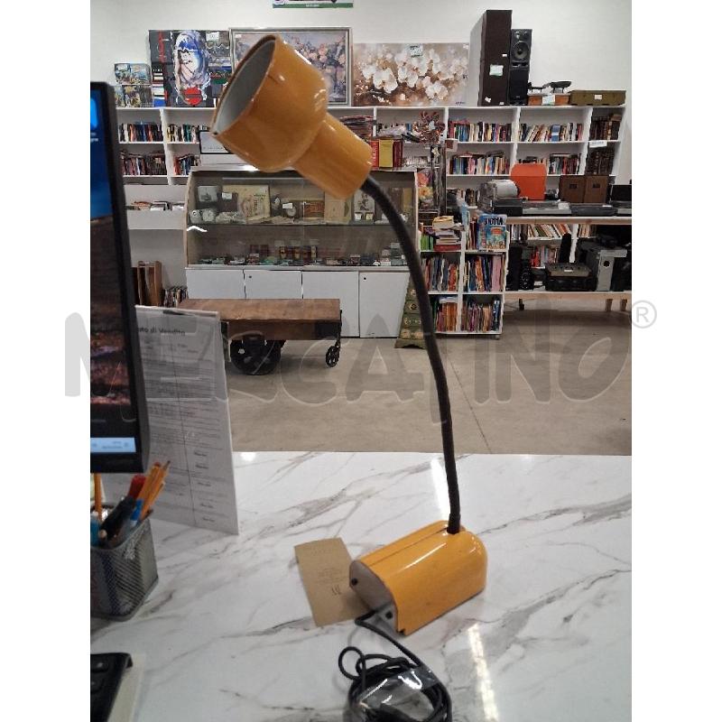 LAMPADA DA APPOGGIO GIALLA ARTEMIDE  | Mercatino dell'Usato San giorgio del sannio 1