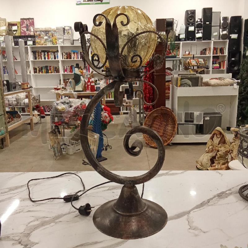 LAMPADA FERRO BATTUTO VETRO AMBRATO  | Mercatino dell'Usato San giorgio del sannio 1