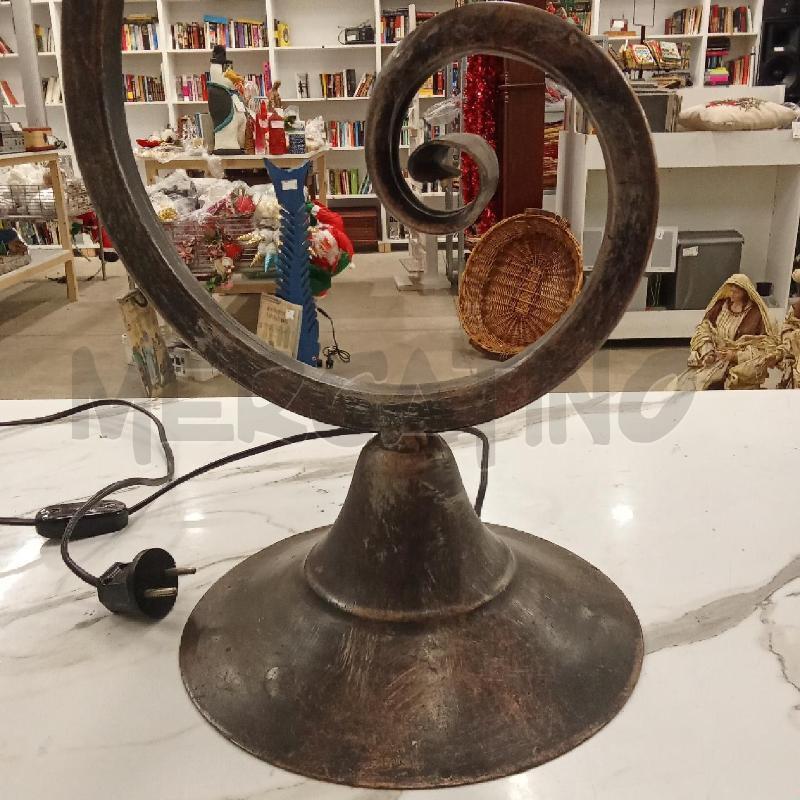 LAMPADA FERRO BATTUTO VETRO AMBRATO  | Mercatino dell'Usato San giorgio del sannio 4