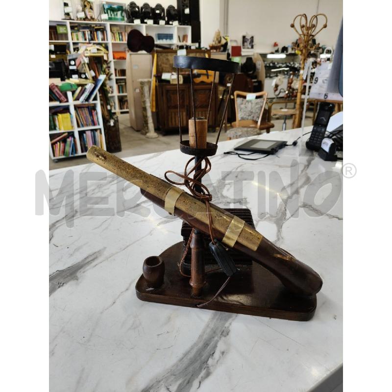 LAMPADA PISTOLA LEGNO  | Mercatino dell'Usato San giorgio del sannio 3