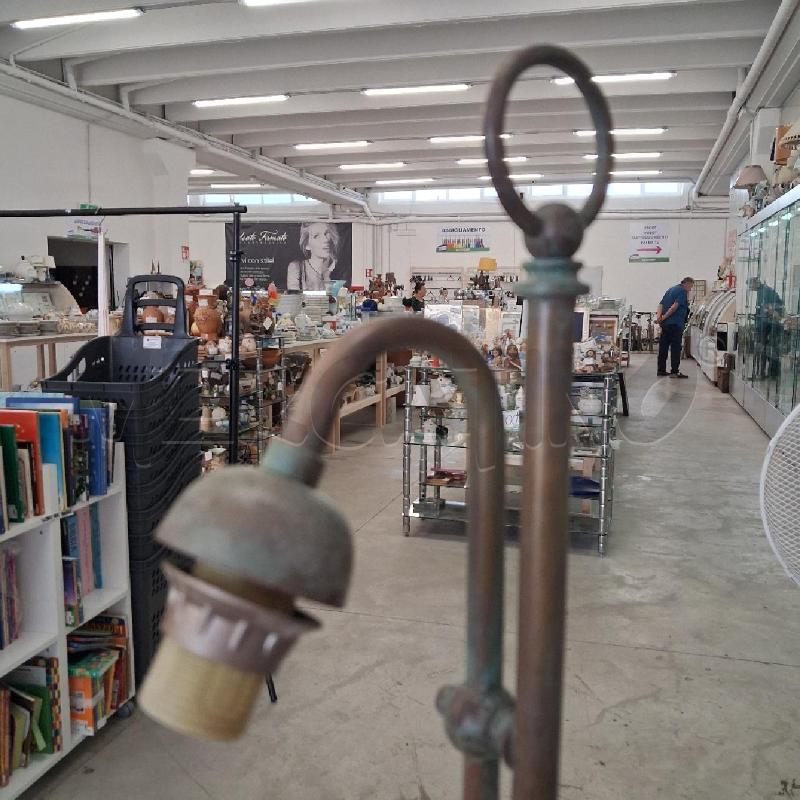 LAMPA SOLARE OTTONE STILE MINISTERIALE  | Mercatino dell'Usato San giorgio del sannio 3