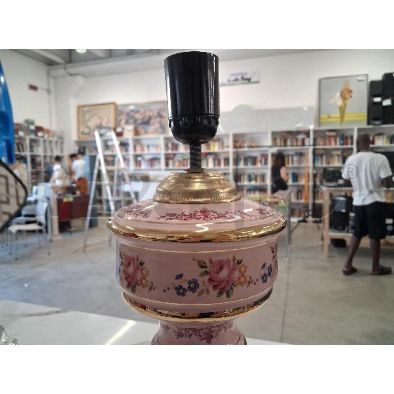 LAMPA SOLARE PORCELLANA ROSA FIORI BASE LEGNO  | Mercatino dell'Usato San giorgio del sannio 2