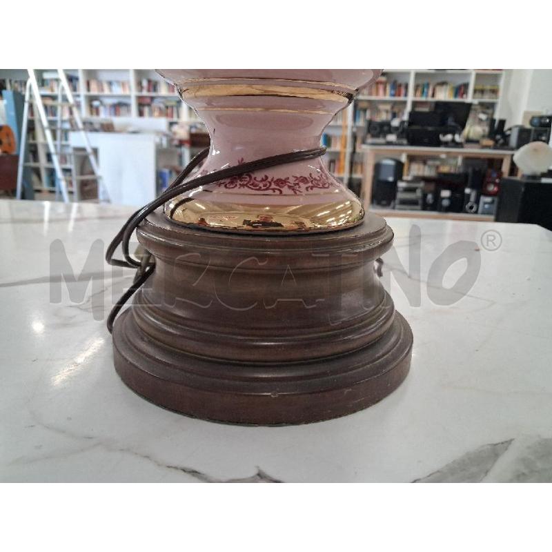 LAMPA SOLARE PORCELLANA ROSA FIORI BASE LEGNO  | Mercatino dell'Usato San giorgio del sannio 3