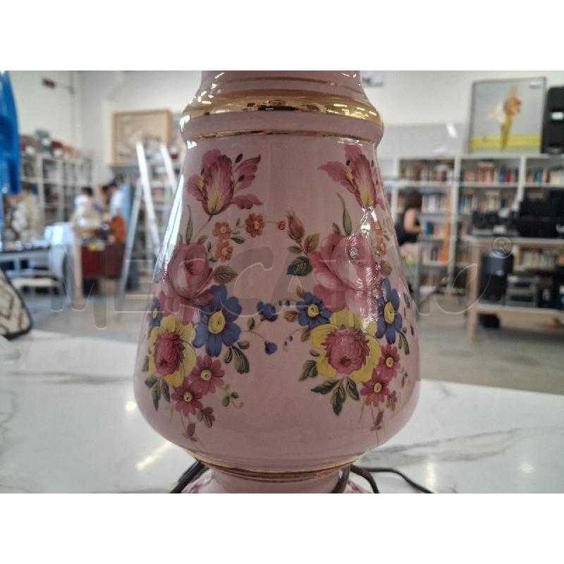 LAMPA SOLARE PORCELLANA ROSA FIORI BASE LEGNO  | Mercatino dell'Usato San giorgio del sannio 4