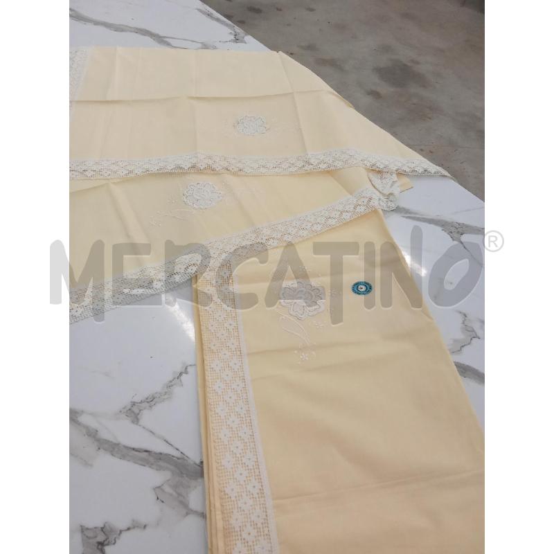 LENZUOLO MATRIMONIALE GIALLO RICAMI BIANCHI 100 COTONE  | Mercatino dell'Usato San giorgio del sannio 1