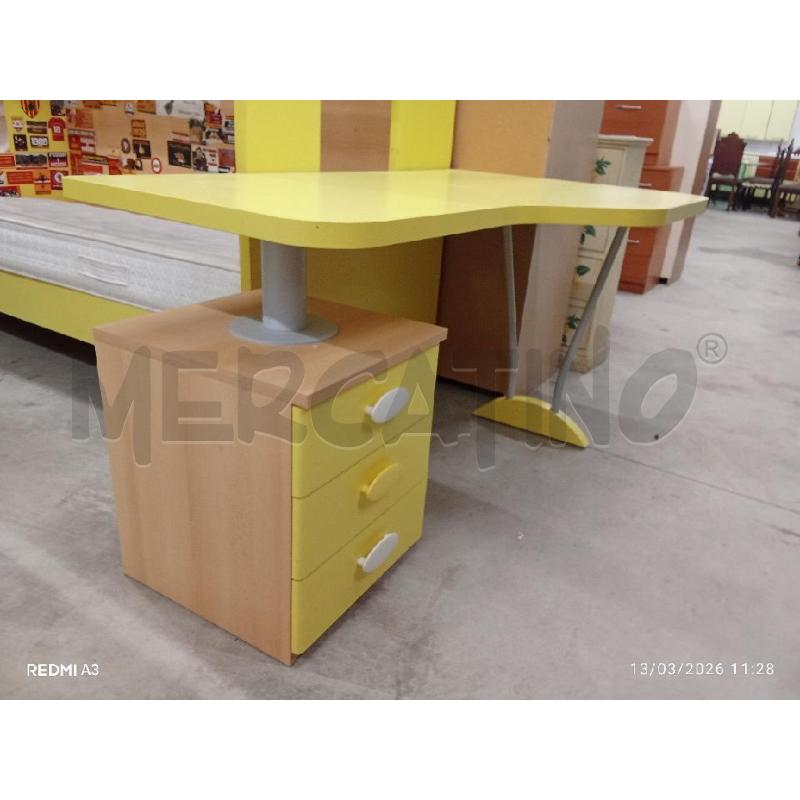 LETTO CASTELLO GIALLO + SCALA + SCRIVANIA CON CASSETTIERA  | Mercatino dell'Usato San giorgio del sannio 2