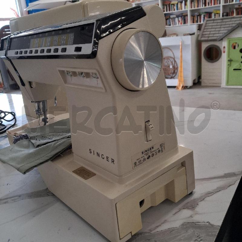 MACCHINA CUCIRE SINGER FUTURA COMPLETA  | Mercatino dell'Usato San giorgio del sannio 4