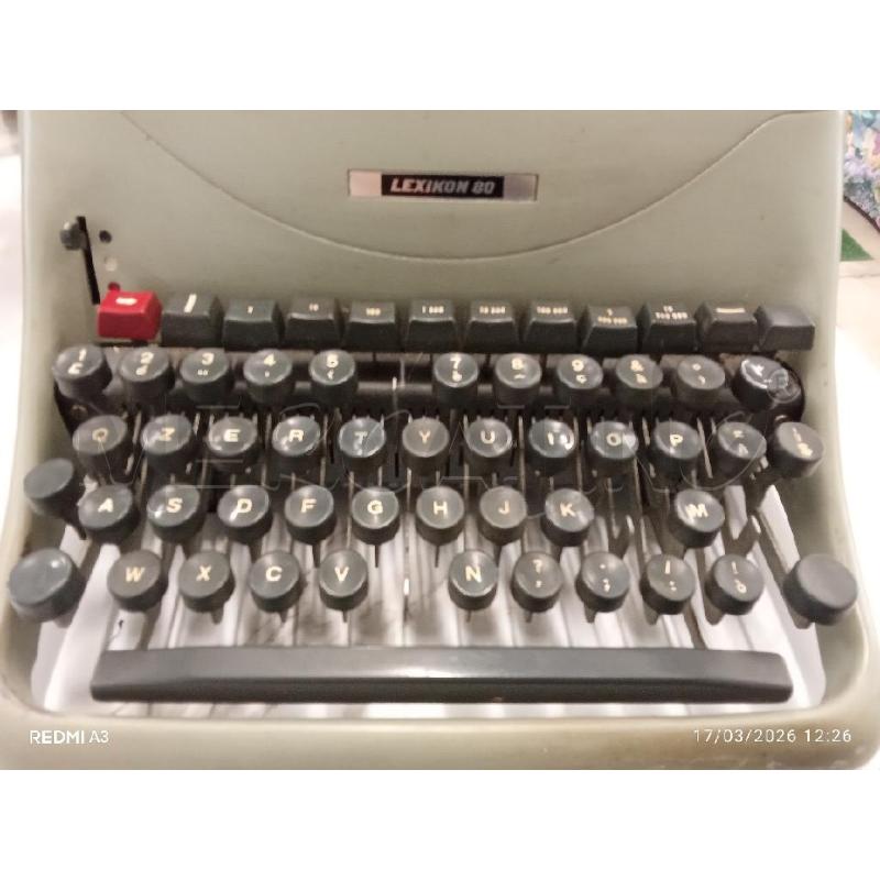 MACCHINA DA SCRIVERE VERDE OLIVETTI LEXIKON 80 | Mercatino dell'Usato San giorgio del sannio 4