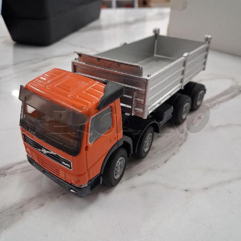 MODELLINO CAMION ARANCIO CON RIBALTA  | Mercatino dell'Usato San giorgio del sannio 2