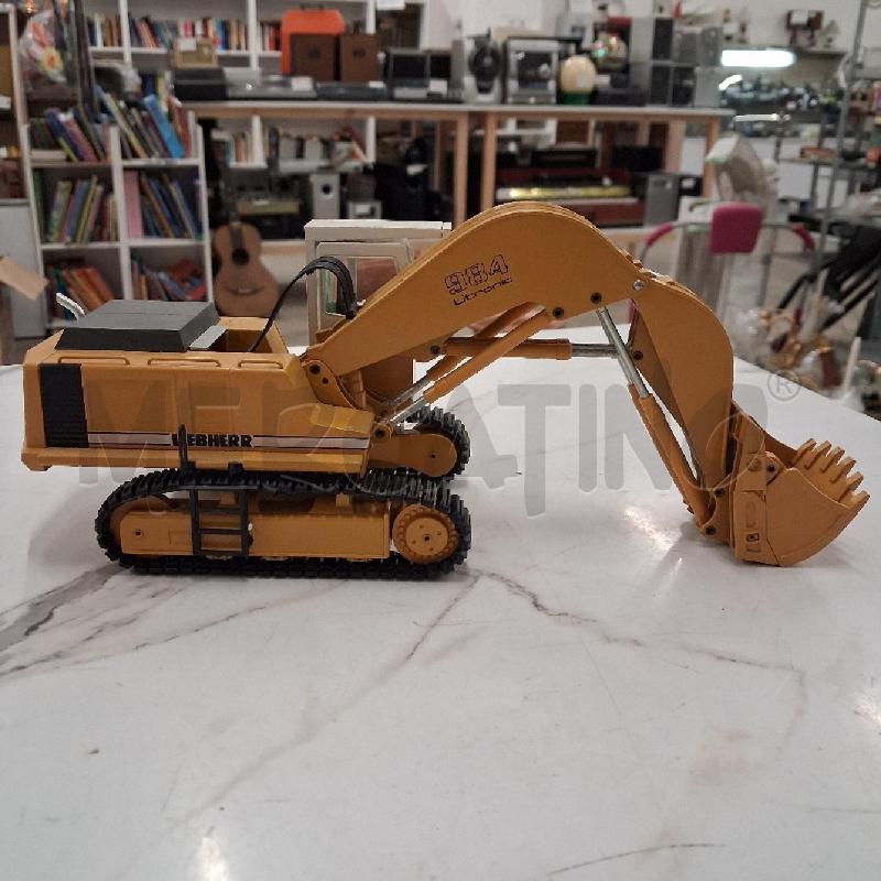 MODELLINO ESCAVATORE 984 GIALLO  | Mercatino dell'Usato San giorgio del sannio 1