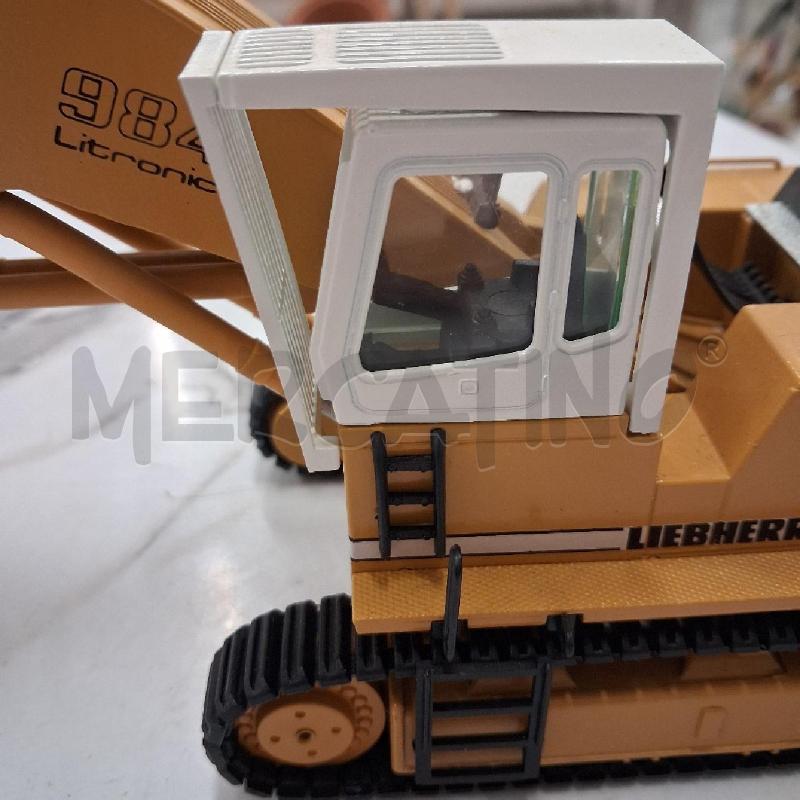 MODELLINO ESCAVATORE 984 GIALLO  | Mercatino dell'Usato San giorgio del sannio 5