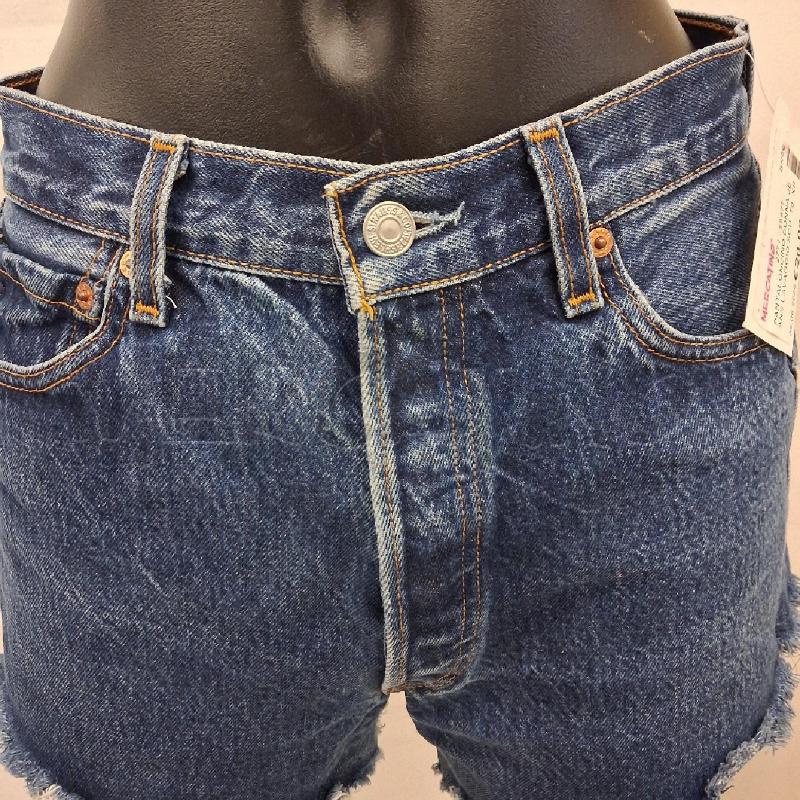 PANTALONCINO DONNA JEANS LAVAGGIO SCURO SFRANGIATO LEVIS | Mercatino dell'Usato San giorgio del sannio 2