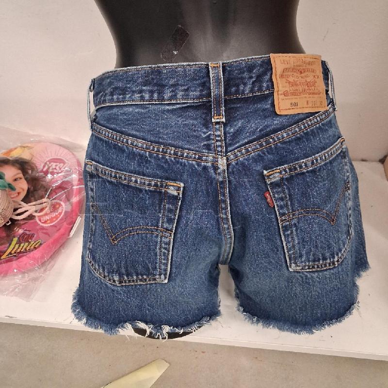 PANTALONCINO DONNA JEANS LAVAGGIO SCURO SFRANGIATO LEVIS | Mercatino dell'Usato San giorgio del sannio 3