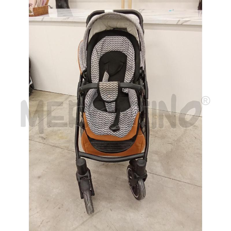 PASSEGGINO ARANCIO QUADRETTI BIANCO NERI SAFETY  | Mercatino dell'Usato San giorgio del sannio 1