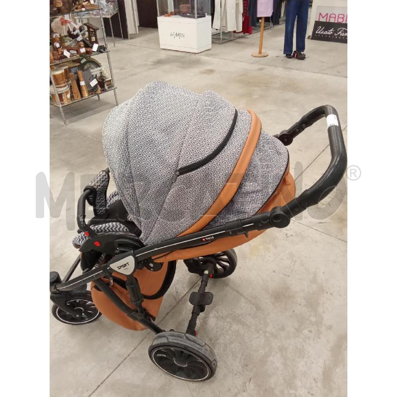 PASSEGGINO ARANCIO QUADRETTI BIANCO NERI SAFETY  | Mercatino dell'Usato San giorgio del sannio 2