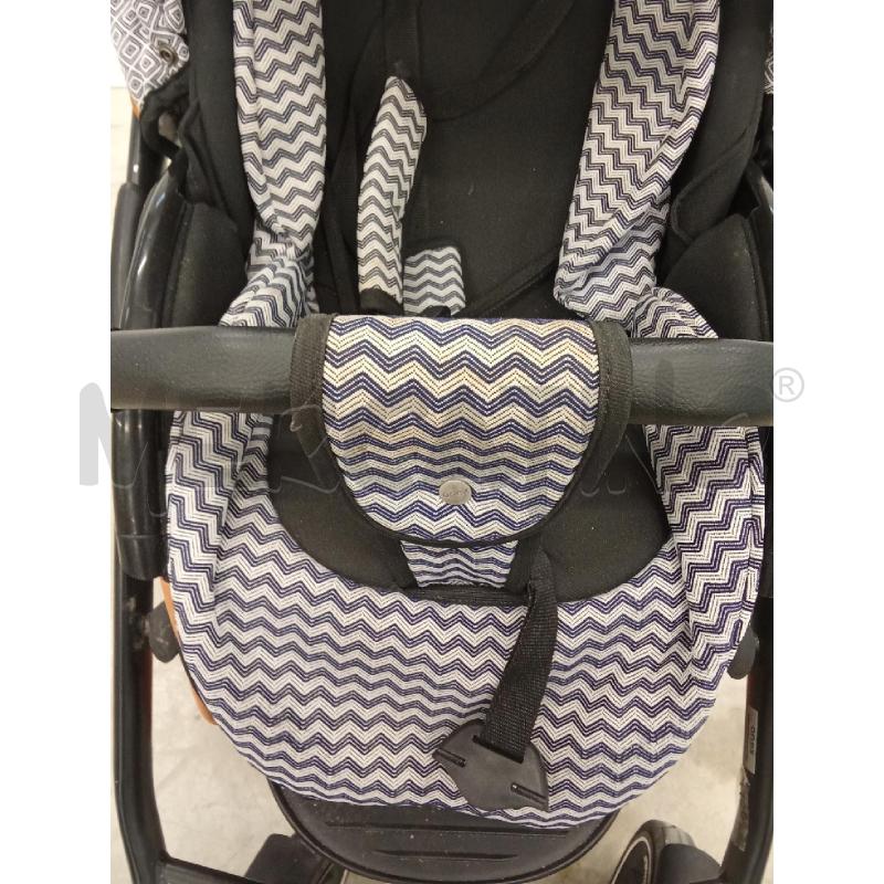 PASSEGGINO ARANCIO QUADRETTI BIANCO NERI SAFETY  | Mercatino dell'Usato San giorgio del sannio 5